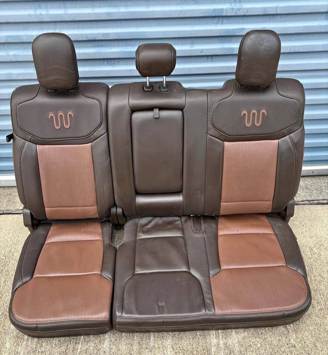 2023 2024 2025 2026 Ford F250 F350 F450 King Ranch Super Duty Rear Bench Seat

Very clean and in pristine condition with no damages or scratches