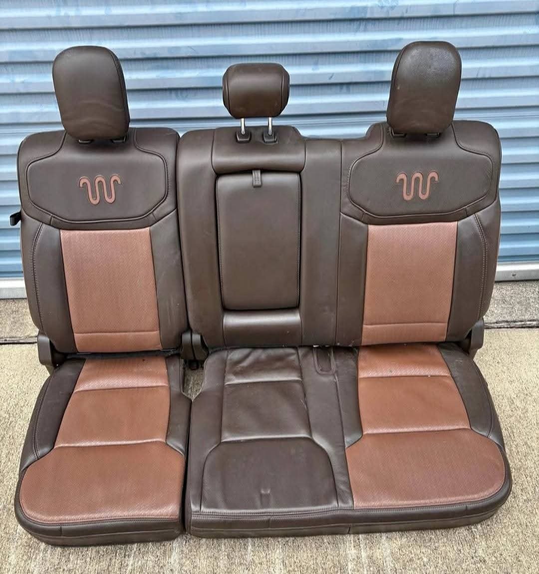 2023 2024 2025 2026 Ford F250 F350 F450 Super Duty King Ranch Front and Rear Seats 

Very clean and in pristine condition with no damages or scratches