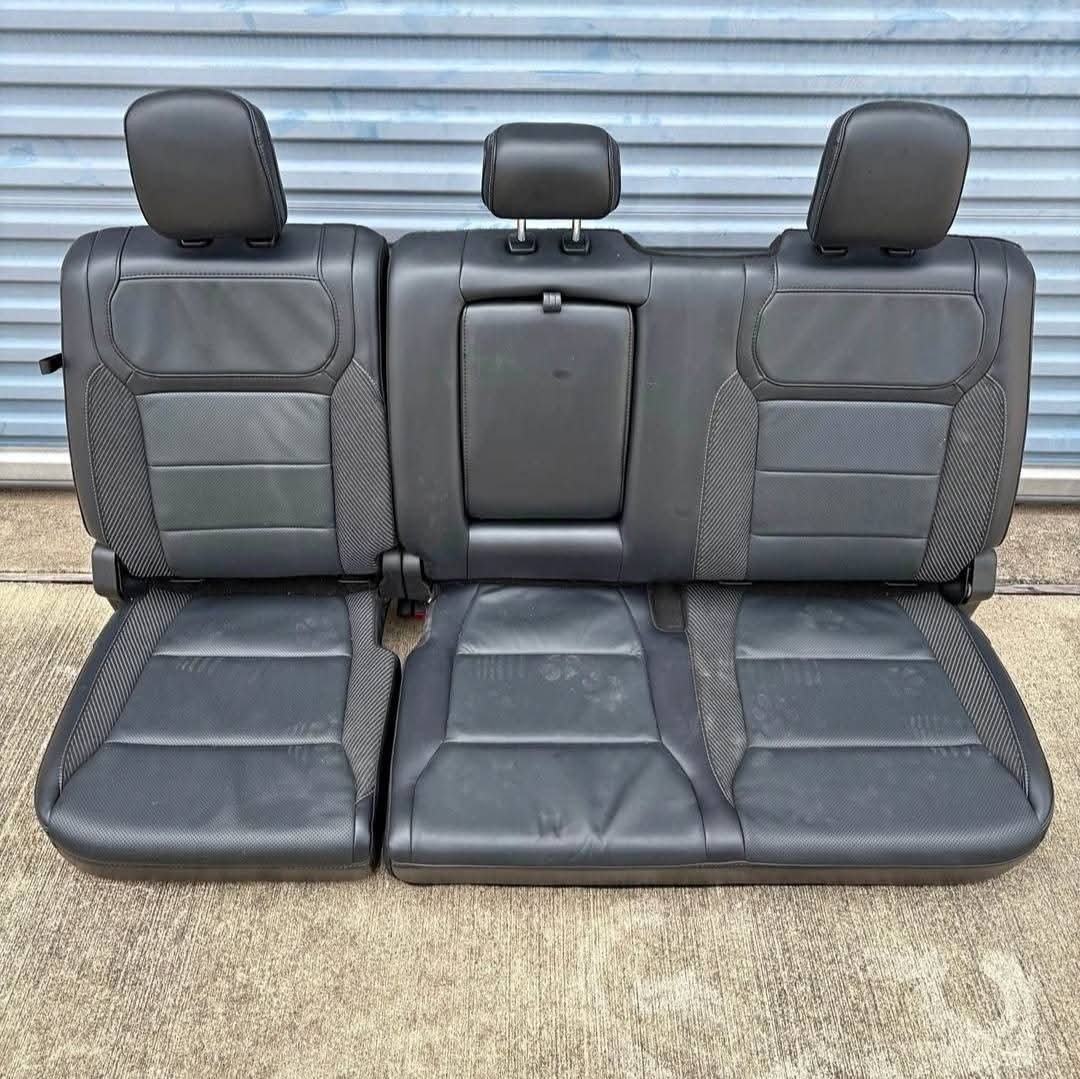 2021 2022 2023 2024 2025 2026 Ford F150 Raptor Rear Bench Seat

Very clean and in pristine condition with no damages or scratches