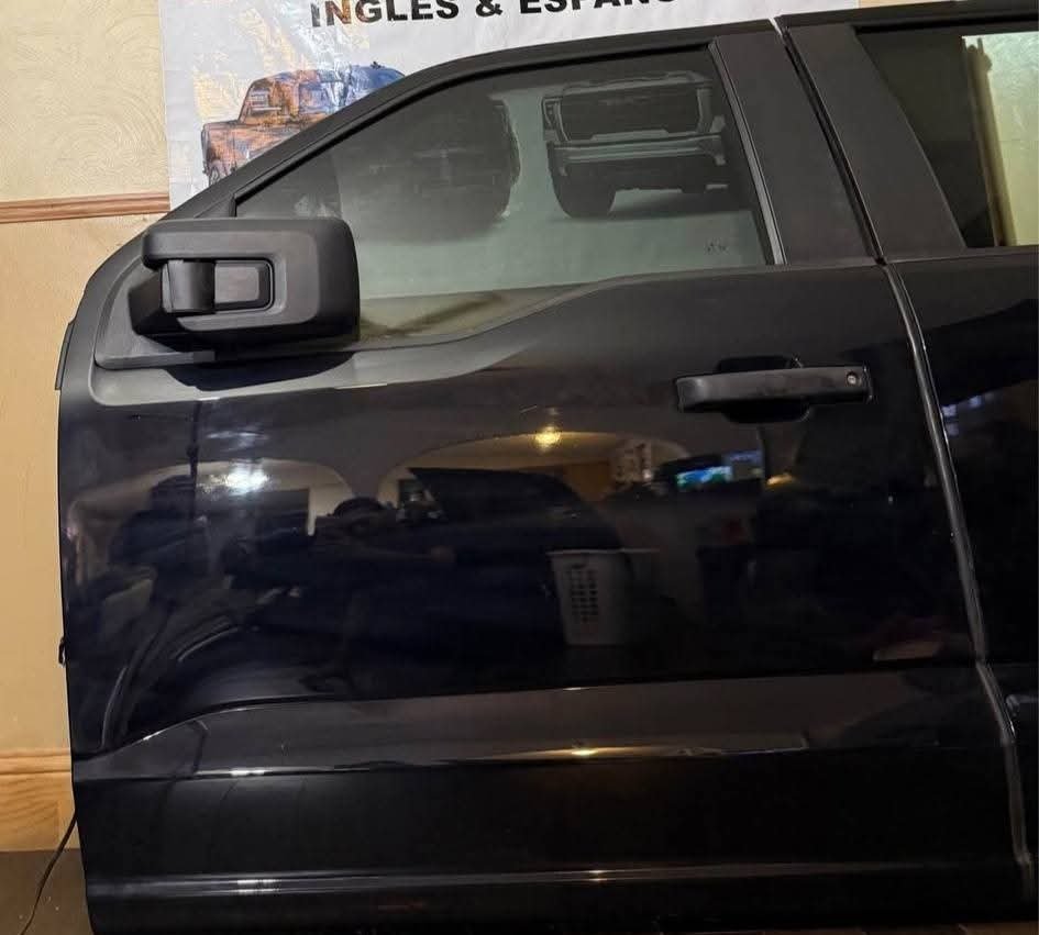 2021 2023 2025 2026 Ford F-150 F-250 F-350 F-450 F-550 Front Left Driver and Rear Left driver Side Doors With Mirror
FORD NEW DOORS!
2021-2022-2023-2024-2025-2026
Mirror-SOLD
Driver Left Side As is in photos!
EACH DOOR 600$$ FIRM! Clean Doors
No Dents/No Rebuilds/No Broken Windows/no damages/ no scratches
If Need both or separate let me know! - Image 5