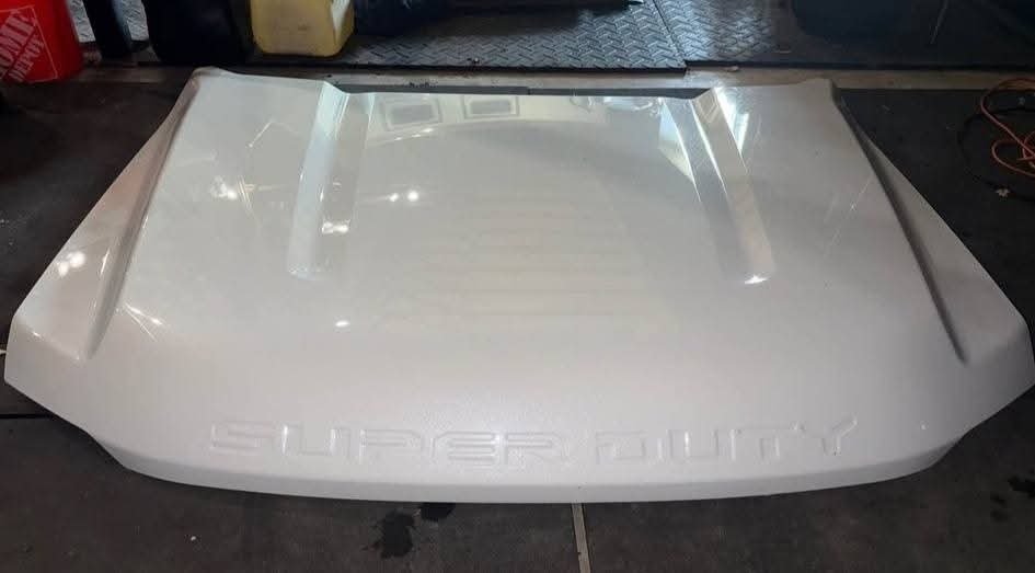 2023-2026 F250 F350 F450 F550 hood star white

2023-2026 F250 F350 F450 F550 hood basically new 
No scratches, dents or hail damage 
Star white