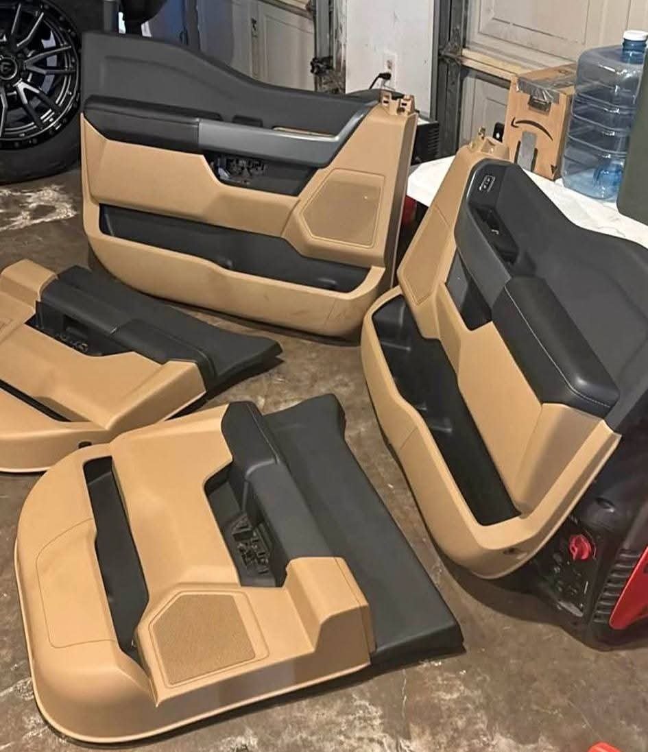 2021-2026 Ford F-150 Door Panels (21-26)

F150 Door Panels (21-26)

In pristine condition 
No scratches or damage on them.