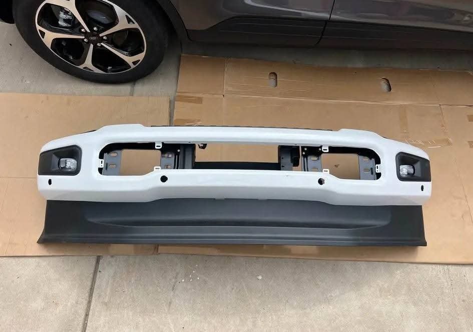 2023 2024 2025 2026 Ford F250 F350 F450 F550 Super Duty Front Bumper assembly

2023 2024 2025 2026 Ford F250 F350 F450  Super Duty Front Bumper assembly Star White AZ

Take off from a new truck