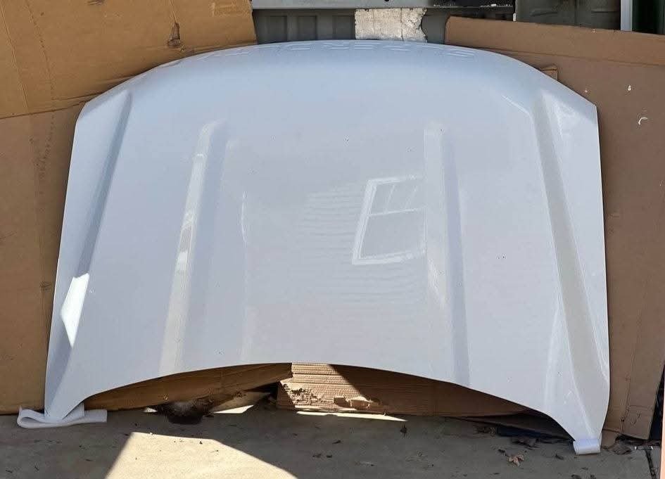 2023 2024 2025 2026 Ford F250 F350 F450 F550 super duty hood OEM

2023 2024 2025 2026 Ford F250 F350 F450 F550 super duty hood OEM white
Oxford White Z1

Like new,  newly takeoffs