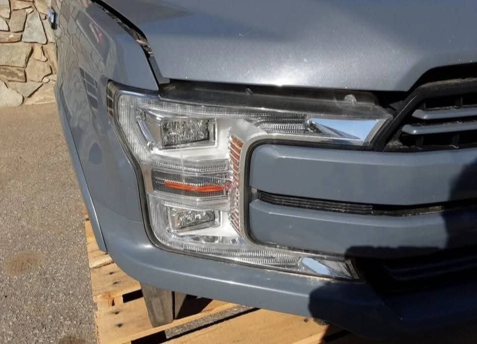 2018 2019 2020 F150 LARIAT FRONT CLIP NOSE ASSEMBLY
2018–2020 Ford F-150 Lariat Front Clip / Nose Assembly – Complete
Very nice condition front clip (nose assembly) for a 2018–2020 Ford F-150 Lariat.
Includes:
Painted front bumper W Fog lights
Wheel lip moldings
Automatic park sensors
Details:
Sold as a complete assembly exactly as pictured
Will not separate parts - Image 4