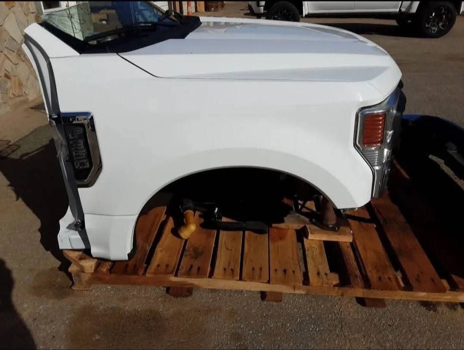 2020 2021 2022 F250 F350 F450 FRONT CLIP NOSE ASSEMBLY
2020–2022 Ford F-250 / F-350 F-450 Front Clip Assembly (6.7L Diesel)
Very nice complete front clip/nose assembly for 2020–2022 Ford F-250 and F-350, F-450 trucks equipped with the 6.7L Power Stroke diesel. Includes the full cooling system and is being sold exactly as pictured.
-Complete assembly — no parts will be separated - Image 2