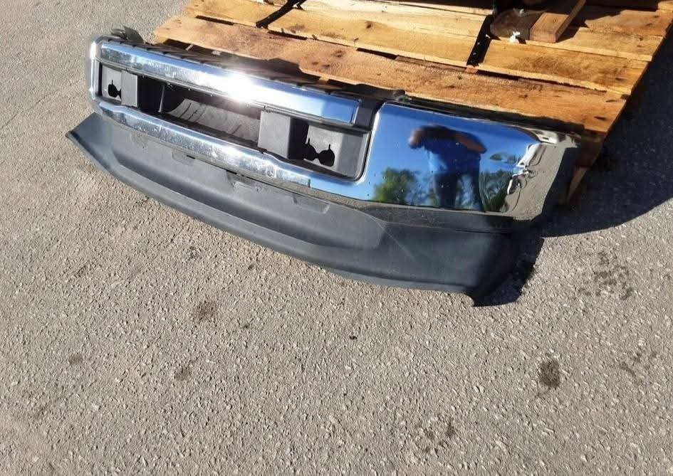 2020 2021 2022 F250 F350 F450 FRONT CLIP NOSE ASSEMBLY
2020–2022 Ford F-250 / F-350 F-450 Front Clip Assembly (6.7L Diesel)
Very nice complete front clip/nose assembly for 2020–2022 Ford F-250 and F-350, F-450 trucks equipped with the 6.7L Power Stroke diesel. Includes the full cooling system and is being sold exactly as pictured.
-Complete assembly — no parts will be separated - Image 4