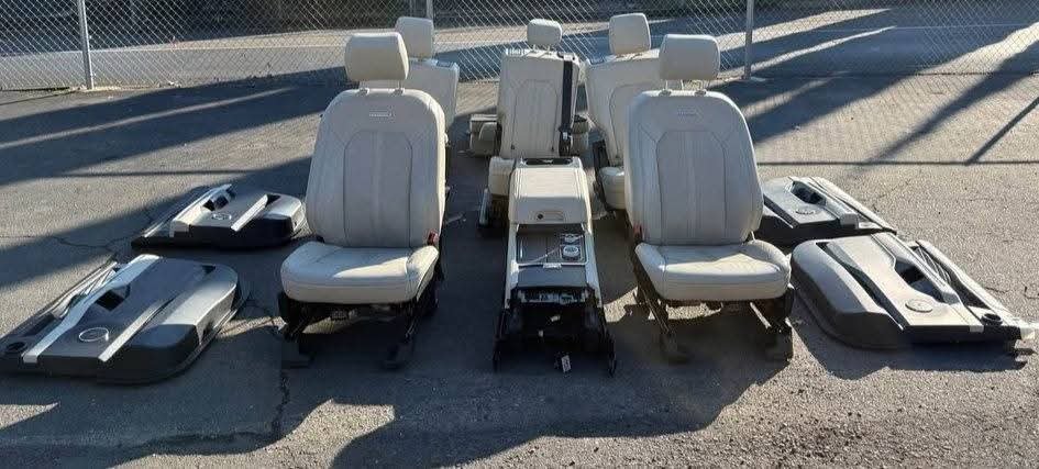 2020 Ford Expedition platinum interior
Interior full set, very luxury, excellent condition.