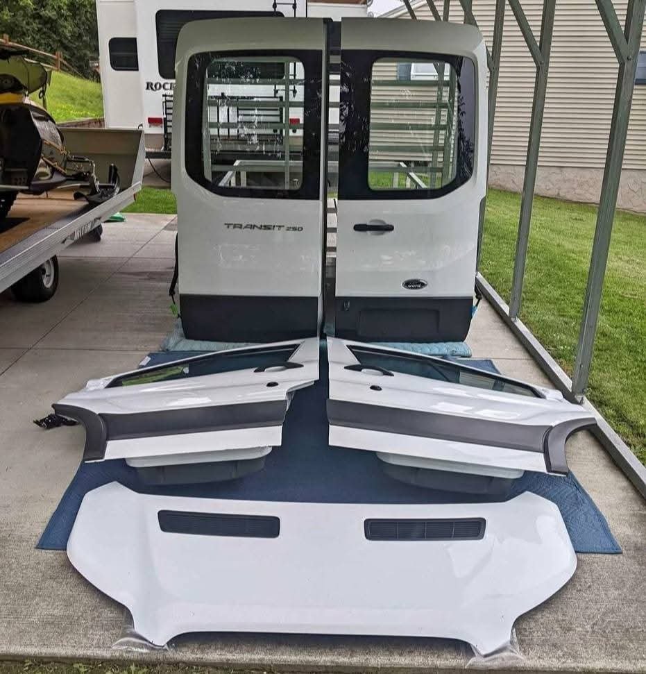 17-22 Ford Transit T150, T250, T350 front left/right side doors, hood and rear doors white OEM NICE!
Both driver and passenger front doors removed from a 2017 Ford Transit with the medium roof. These are white in color, (YZ) paint code, and are in very nice condition with no rot. Both doors are fully loaded, meaning you get the glass, interior panels, window motors, regulators. These are OEM Ford parts, not cheap aftermarket.