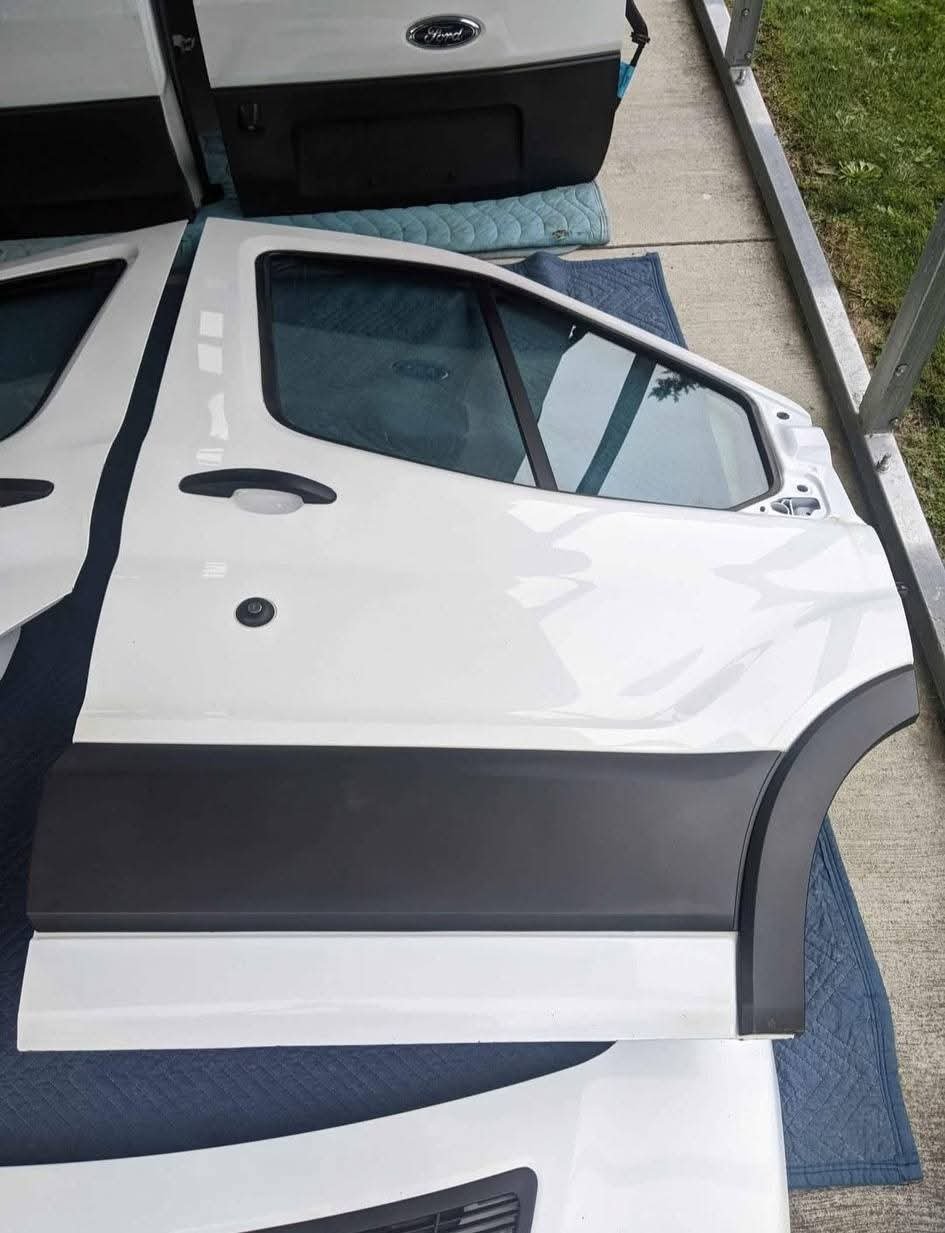 17-22 Ford Transit T150, T250, T350 front left/right side doors, hood and rear doors white OEM NICE!
Both driver and passenger front doors removed from a 2017 Ford Transit with the medium roof. These are white in color, (YZ) paint code, and are in very nice condition with no rot. Both doors are fully loaded, meaning you get the glass, interior panels, window motors, regulators. These are OEM Ford parts, not cheap aftermarket. - Image 2