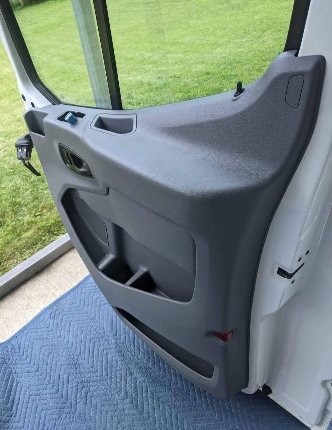 17-22 Ford Transit T150, T250, T350 front left/right side doors, hood and rear doors white OEM NICE!
Both driver and passenger front doors removed from a 2017 Ford Transit with the medium roof. These are white in color, (YZ) paint code, and are in very nice condition with no rot. Both doors are fully loaded, meaning you get the glass, interior panels, window motors, regulators. These are OEM Ford parts, not cheap aftermarket. - Image 3