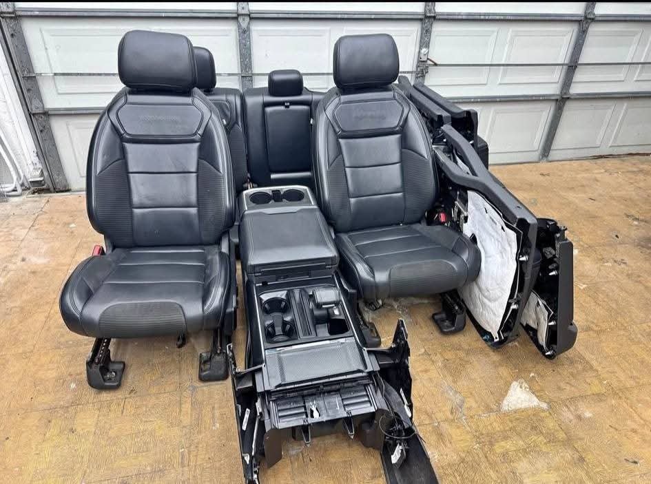 2021-2026 Ford F150 Raptor complete Interior Seats, Center Console And door Panels

Interior pulled from a flood branded 2021 Ford F150 Raptor. Movement mechanism works perfectly. Center console in perfect working condition. Heated cooling working perfectly. Item tested prior to removal. Panel switches all in working condition.