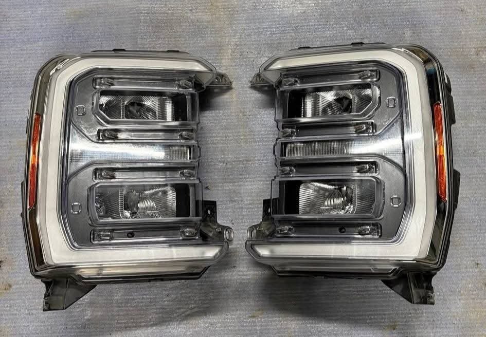 2023-2026 FORD F-250 F-350 F-450 F-550 HEADLIGHTS SET

2023-2024-2025-2026 F-250 F-350 F-450 F-550 HEADLIGHTS SET
FULL LED REFLECTOR TYPE
GOOD CONDITION 
READY TO INSTALL 
OEM ORIGINAL HEADLIGHTS