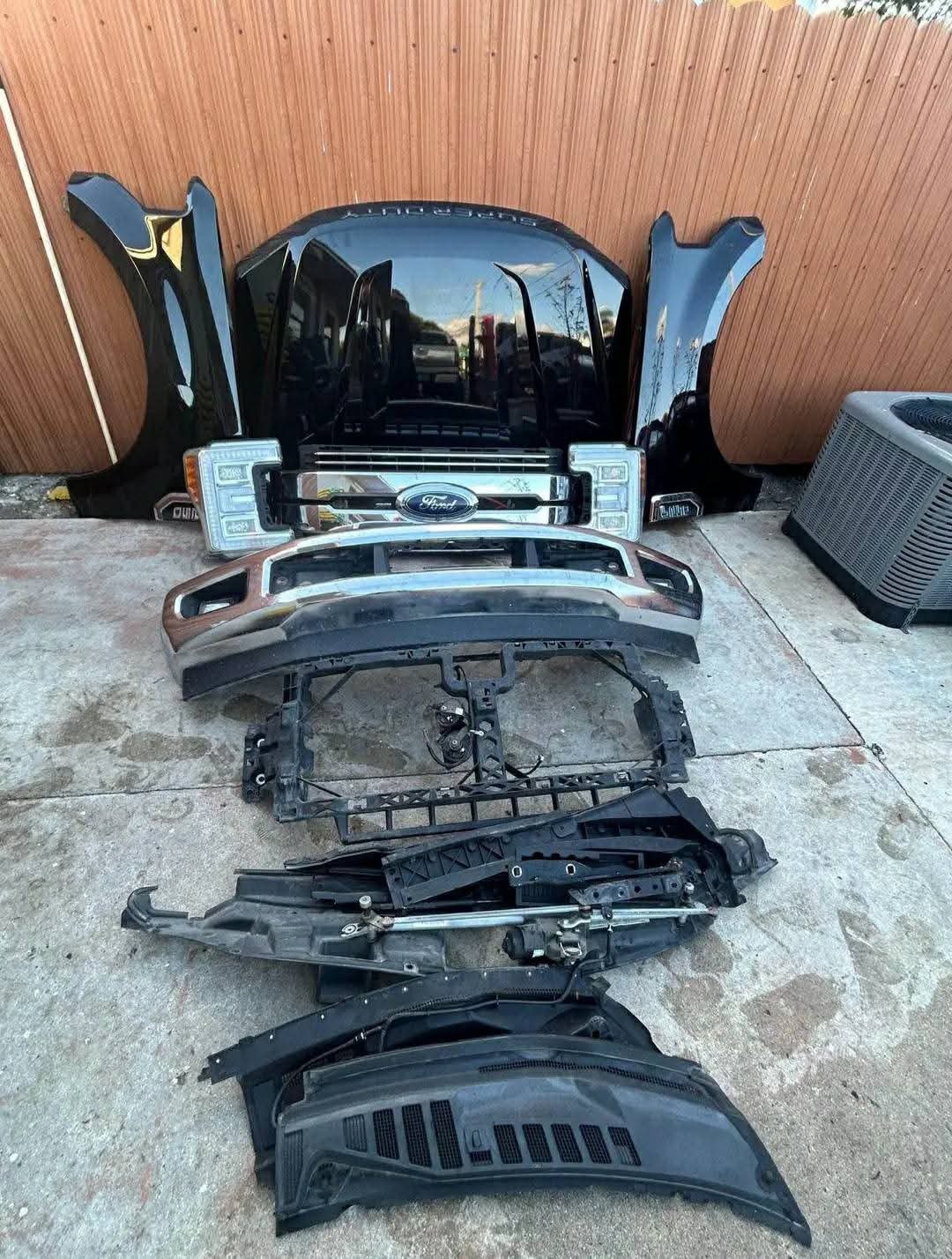 Ford f250 lariat front clip  17-19 

Ford f250 lariat front clip Fits 2017 to 2019 comes with everything seen in pictures everything is in brand new conditions price
