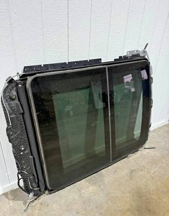 2021-2025 Ford F150 panoramic Sunroof no damage
