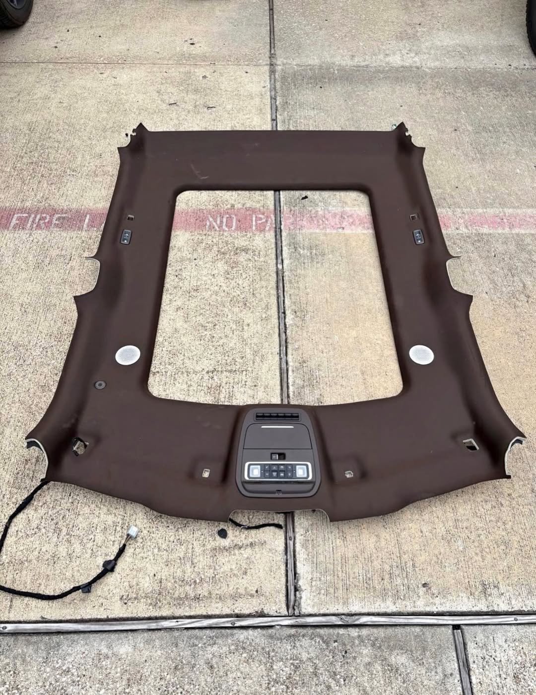 2024-2026 Ford Super Duty King Ranch Moon Roof Headliner

Comes with overhead console.